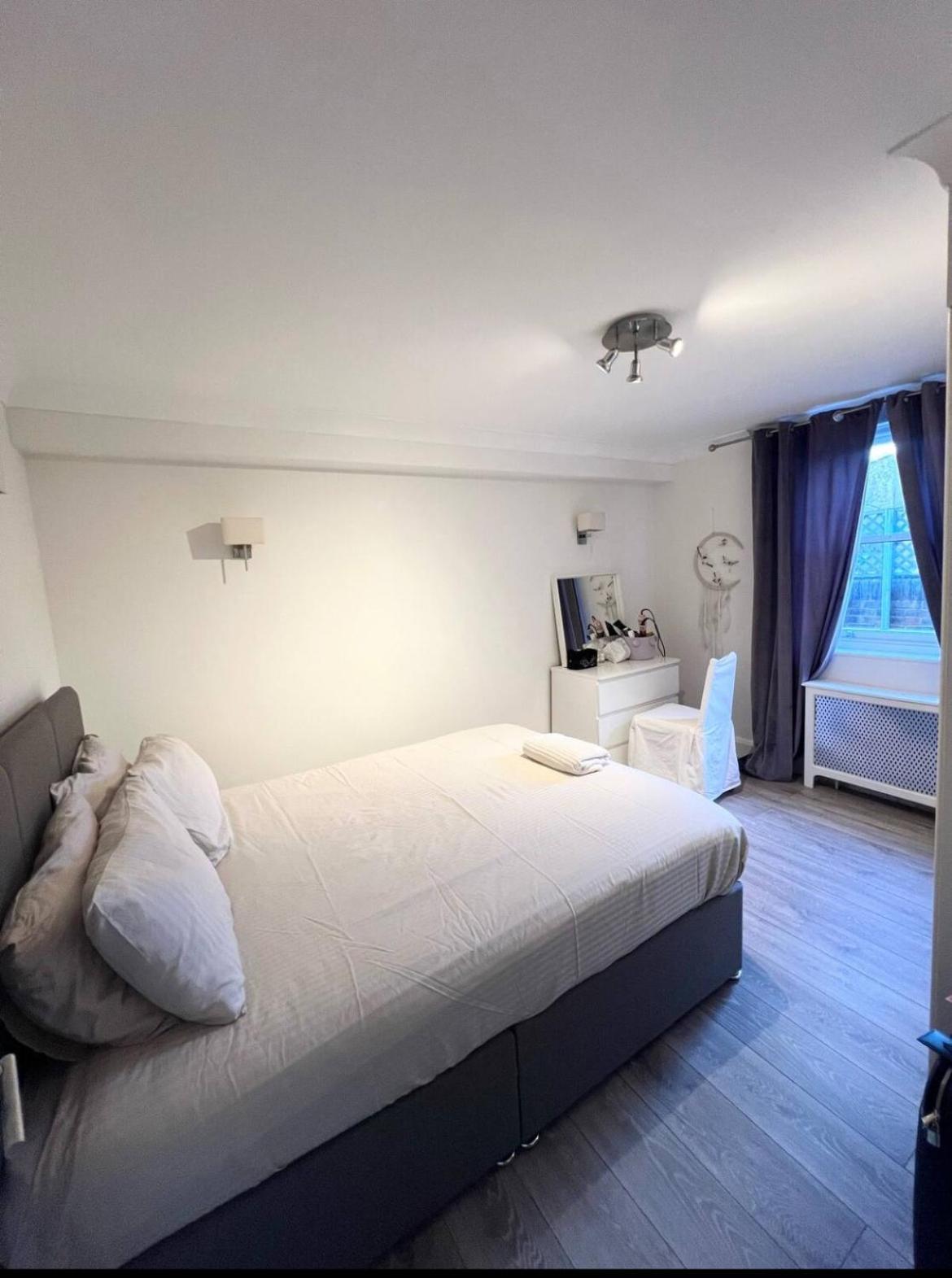 Apartment Two Bedroom In Khnightsbridge London