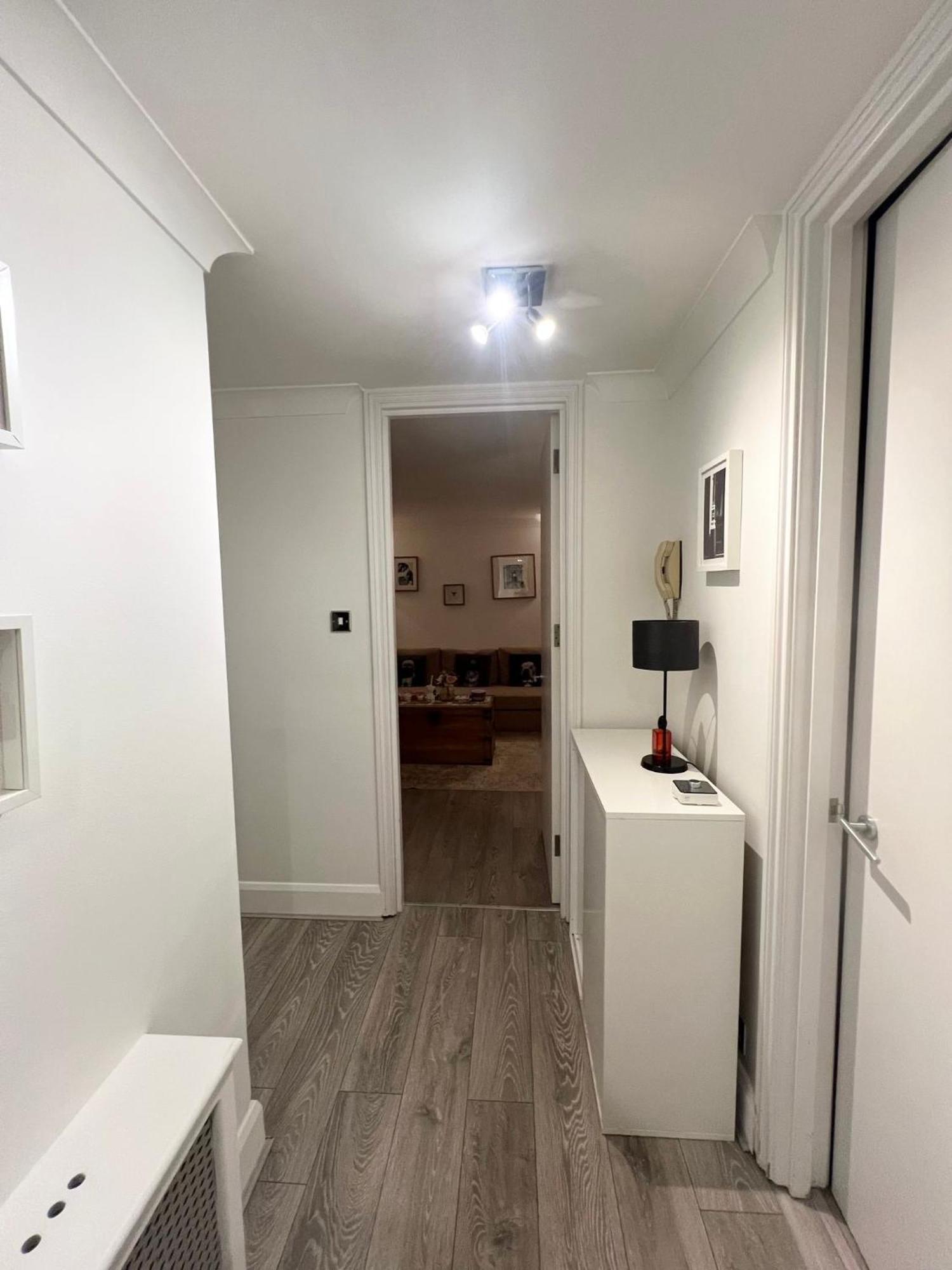 Apartment Two Bedroom In Khnightsbridge London